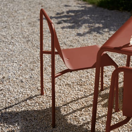 Chaise empilable Panorama métal rouge  / Seconde vie - TIPTOE