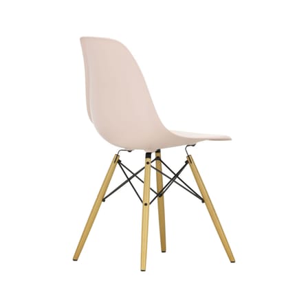 Chaise RE DSW - Eames Plastic Side Chair plastique rose / (1950) - Pieds bois clair / Recyclé - Vitra