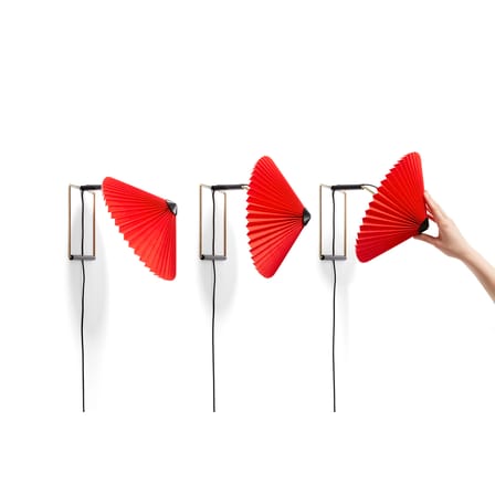 Applique con presa Matin Small tessuto rosso LED orientabile / Ø 30 cm - Hay