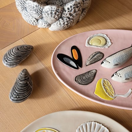 Oyster Serving dish ceramic pink / 33 x 20 cm - & klevering
