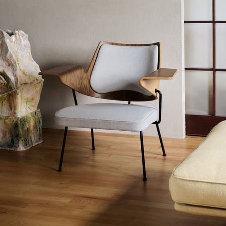 Fauteuil rembourré RFH RD8 bois naturel / Robin Day, 1951 - &tradition