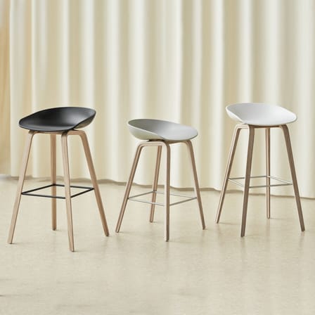 Tabouret de bar About a stool AAS 32 LOW plastique noir / H 65 cm - Recyclé - Hay