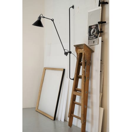 Applique avec prise N°214 métal noir / Lampe Gras - DCW éditions