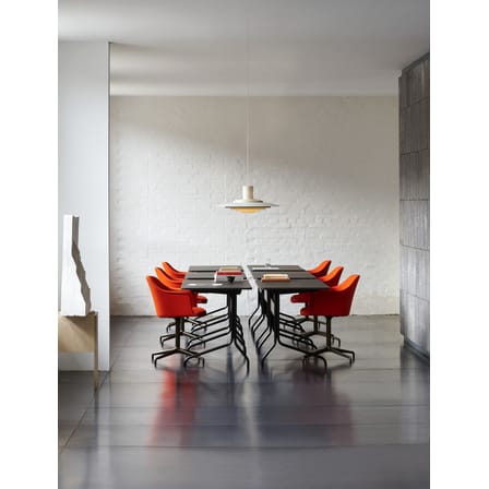 Bureau Pavilion AV16 plastique noir bois naturel / Linoleum- 130 x 65 cm - &tradition