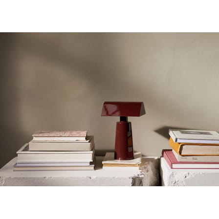 Lampe sans fil rechargeable Caret MF1 métal rouge violet /  H 22 cm - &tradition