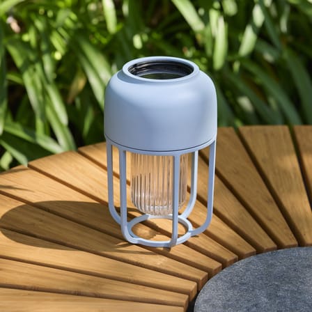 Lampe solaire d'extérieur Light N°1 métal bleu / LED - Chargeur à induction inclus - Houe