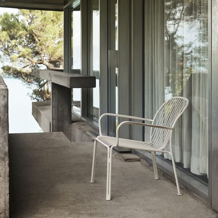 Fauteuil lounge Thorvald SC101 métal blanc / Avec accoudoirs - &tradition