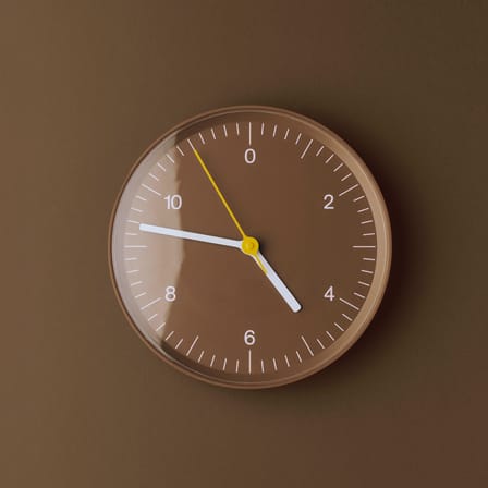 Horloge murale  plastique marron / Jasper Morrison, 2008 - Recyclé - Hay