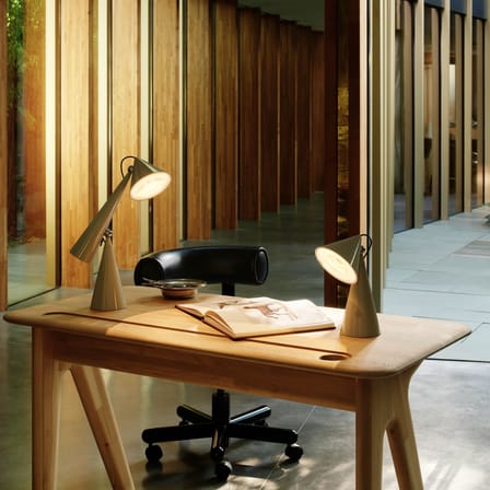 Lampada da tavolo Pose LED materiale plastico beige / Orientabile - Tom Dixon
