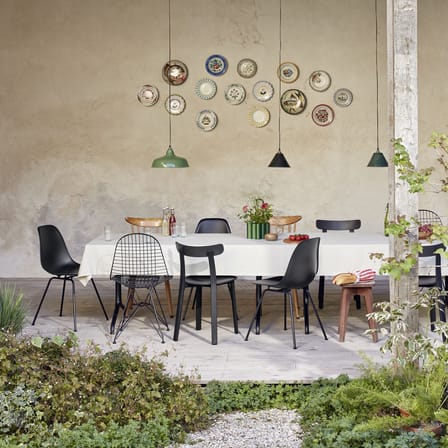 Sedia RE DSX - Eames Plastic Side Chair materiale plastico nero / (1950) - Gambe nere / Riciclata - Vitra