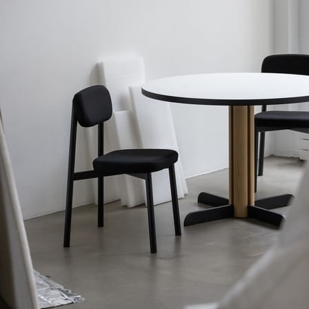 Chaise rembourrée Residence tissu noir / Empilable - KANN DESIGN