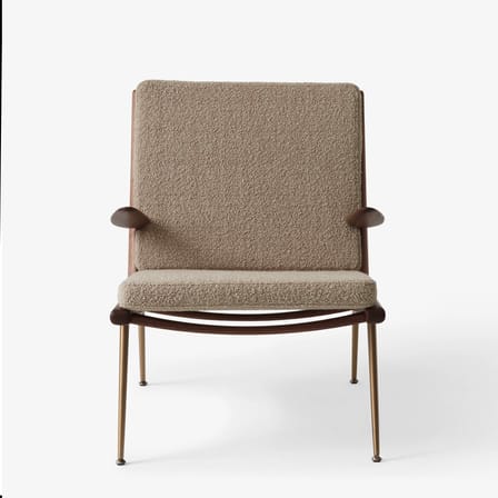 Fauteuil rembourré Boomerang HM2 (1956) tissu blanc beige bois naturel / Avec accoudoirs - Noyer - &tradition