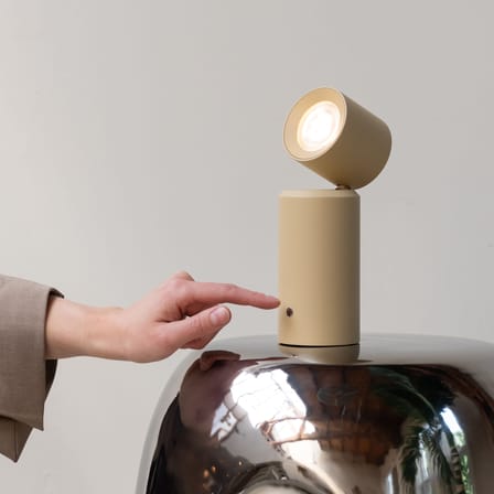 Lampada senza fili ricaricabile Milan LED metallo beige / Lampada da parete - Applique orientabile - It's about Romi
