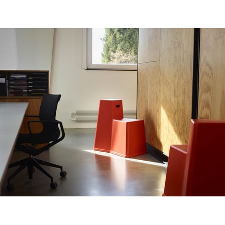 Tabouret Stool-Tool plastique rouge / Multifonction - Vitra
