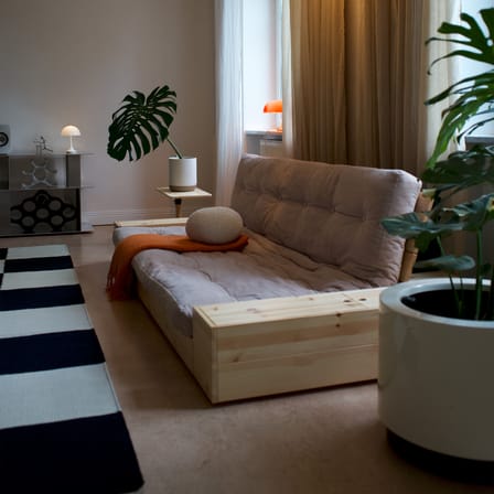 Schlafcouch Base holz beige / L 244 cm - Mit 2 Armlehnenblöcken / 3-Sitzer - KARUP