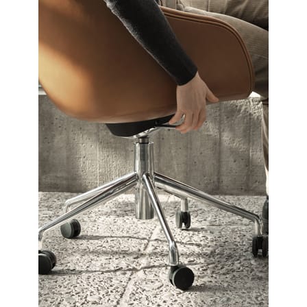 Fauteuil à roulettes About a chair AAC155 cuir marron / Rembourré - Hay