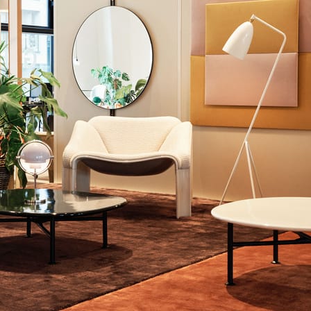 Fauteuil rembourré F300 tissu blanc / Pierre Paulin, réédition 1965 - Gubi