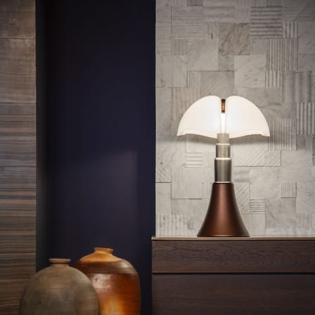 Pipistrello Medium LED Table lamp plastic material brown / H 50 to 62 cm - Gae Aulenti, 1965 - Martinelli Luce
