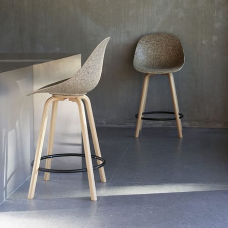 Hochstuhl Mat Chair faser braun / H 65 cm - Alge Marine / Füße Buchenfurnier - Normann Copenhagen