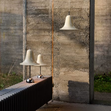 Pantop Portable LED Wireless rechargeable lamp plastic material beige / Verner Panton (1980) - Verpan
