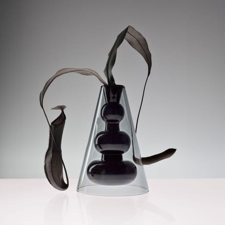 Vase Bump Cone noir / Ø 15 x H 22 cm - Verre soufflé - Tom Dixon