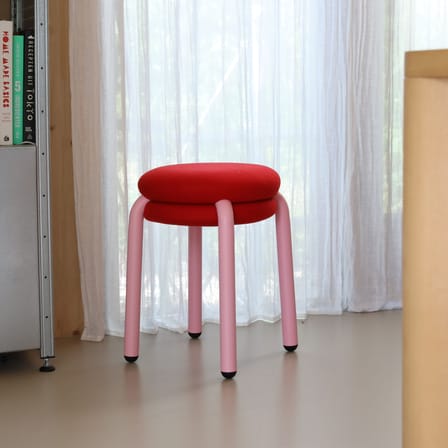 Tabouret rembourré Macaron tissu rouge - & klevering