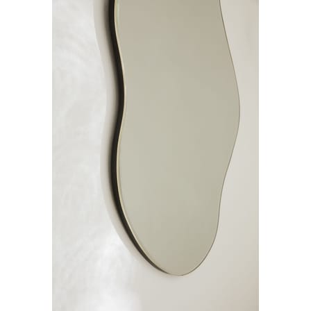 Miroir mural Pond Large or métal / 63,5 x 110 cm - Ferm Living