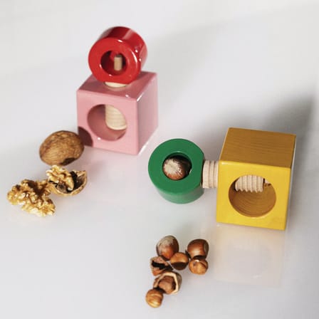 Casse-noix Twergi bois jaune / Ettore Sottsass, 1993 - Alessi