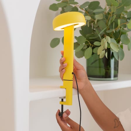Lampe de table NOD LED métal jaune / Base serre-joint  / H 34 cm - TIPTOE