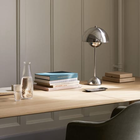 Lampe de table Flowerpot VP3 argent métal / H 50 cm - By Verner Panton, 1968 - &tradition