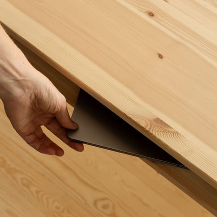 Table rectangulaire Tuck bois naturel / 134 x 75 cm - Rangement sous plateau - KARUP