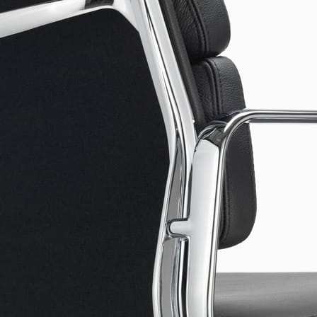 Fauteuil à roulettes Soft Pad EA 217 cuir noir / Eames, 1969 - Vitra