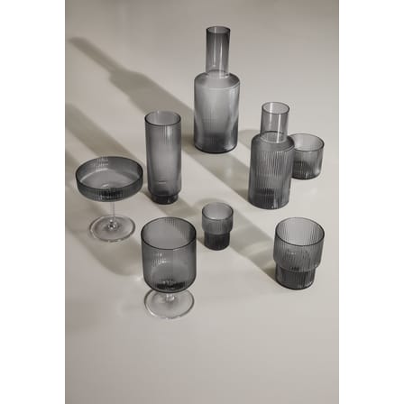 Carafe Ripple verre gris transparent / Set carafe 0,5L + 1 verre - Ferm Living
