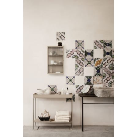 Rangement mural Haze métal beige / L 35 x H 60 cm - Verre cannelé - Ferm Living