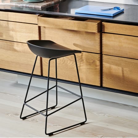 Tabouret de bar About a stool AAS 38 LOW plastique noir / H 65 cm - Recyclé - Hay