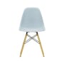 RE DSW - Eames Plastic Side Chair Chair plastic material blue / (1950) - Light wood legs / Recycled - Vitra