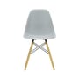 Chaise RE DSW - Eames Plastic Side Chair plastique gris / (1950) - Pieds bois clair / Recyclé - Vitra