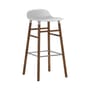 Sgabello bar Form - / H 75 cm - Gambe in noce di Normann Copenhagen