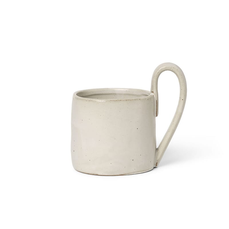 Table et cuisine - Tasses et mugs - Mug Flow céramique blanc / 36 cl - Porcelaine - Ferm Living - Blanc cassé moucheté - Porcelaine émaillée