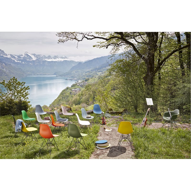 Vitra eames store side chair