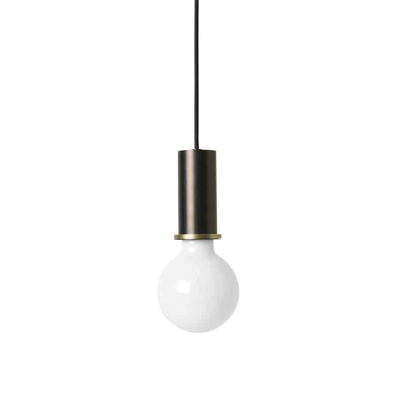 Luminaire - Suspensions - Suspension Socket Low métal noir / H 10 cm - Ferm Living - Noir métallisé / Anneau laiton - Métal plaqué laiton