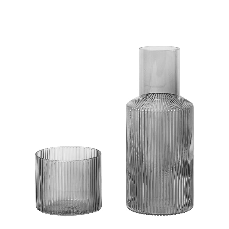 Table et cuisine - Carafes et décanteurs - Carafe Ripple verre gris transparent / Set carafe 0,5L + 1 verre - Ferm Living - Gris fumé - Verre soufflé bouche