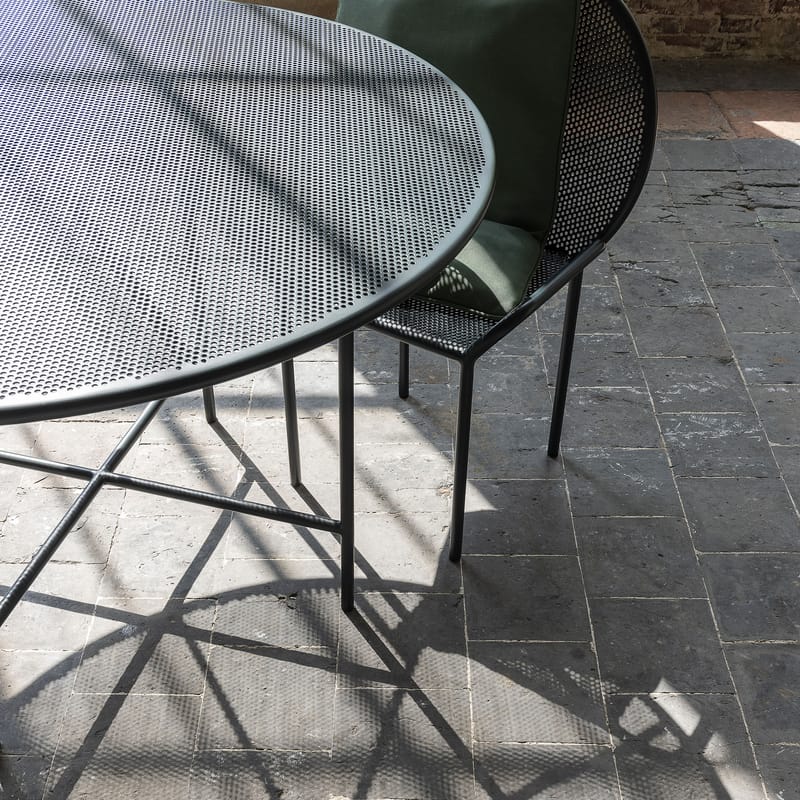 Round mesh on sale garden table