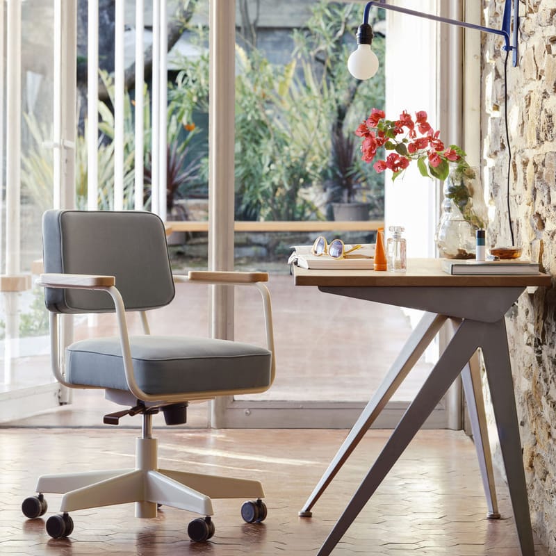 Schreibtisch Compas Direction von Vitra eiche natur rohmetall Made