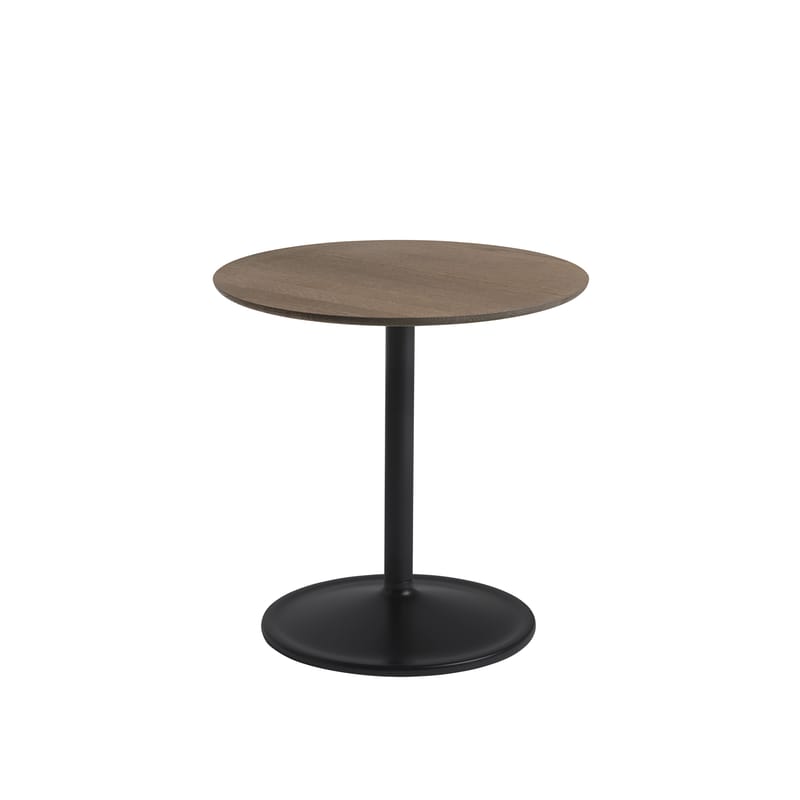 Mobilier - Tables basses - Table d\'appoint Soft bois naturel / Ø 48 x H 48 cm - Chêne massif - Muuto - Chêne fumé / Noir - Aluminium peint, Chêne massif fumé FSC