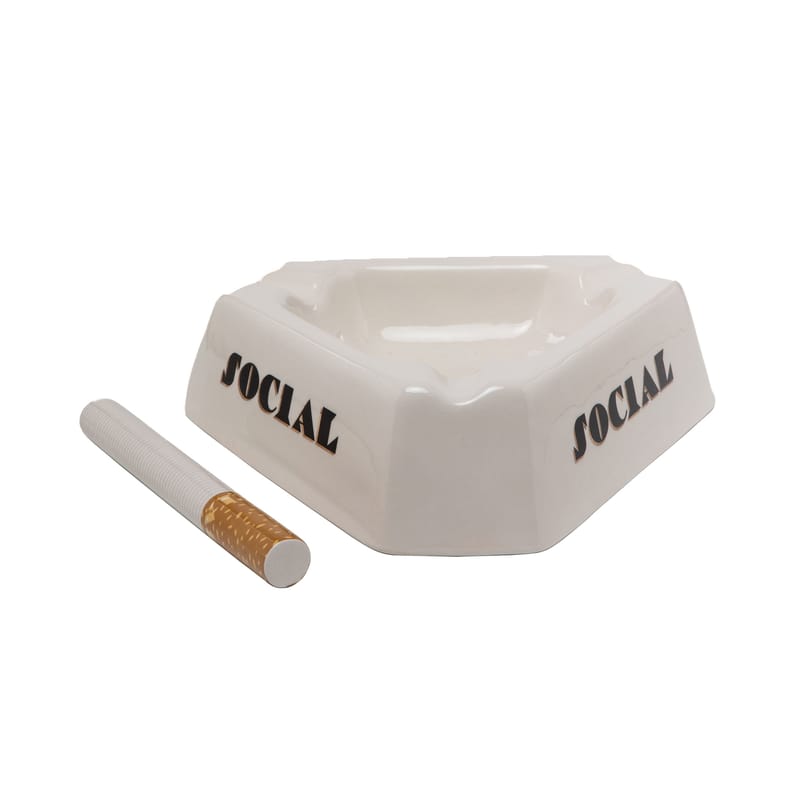 Table et cuisine - Corbeilles, centres de table - Centre de table Social Smoker céramique blanc / Coupe avec cigarette - 36 x 36 x H 10 cm - Seletti - Blanc - Porcelaine