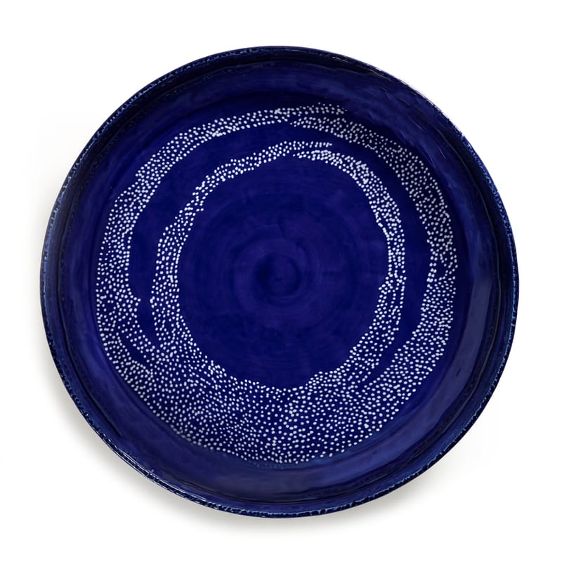 Table et cuisine - Plateaux et plats de service - Plat de service Feast céramique bleu Medium / Ø 36 x H 6 cm - Serax - Points / Lapis lazuli & blanc - Grès émaillé