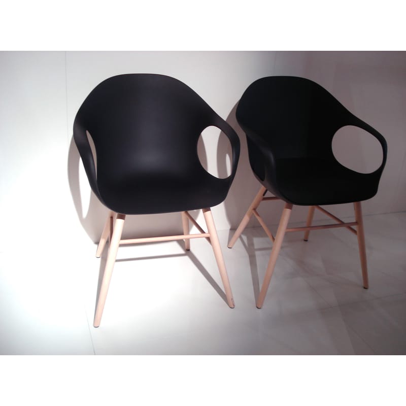Black plastic chair with wooden hot sale legs
