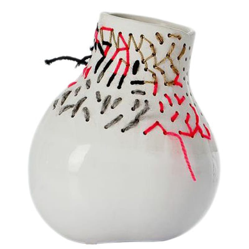 Décoration - Vases - Vase Butternut Embroidery céramique blanc / Ø 16 x H 19 cm - Domestic - Blanc / Lacets colorés - Céramique émaillée, Laine