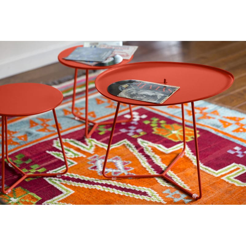 Red metal sales coffee table
